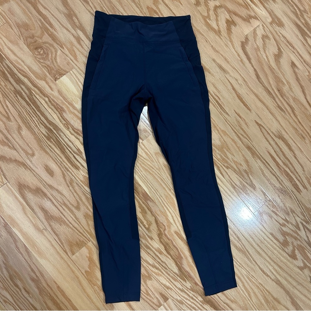 Athleta Black Tights with Front and Back Pockets Size 6